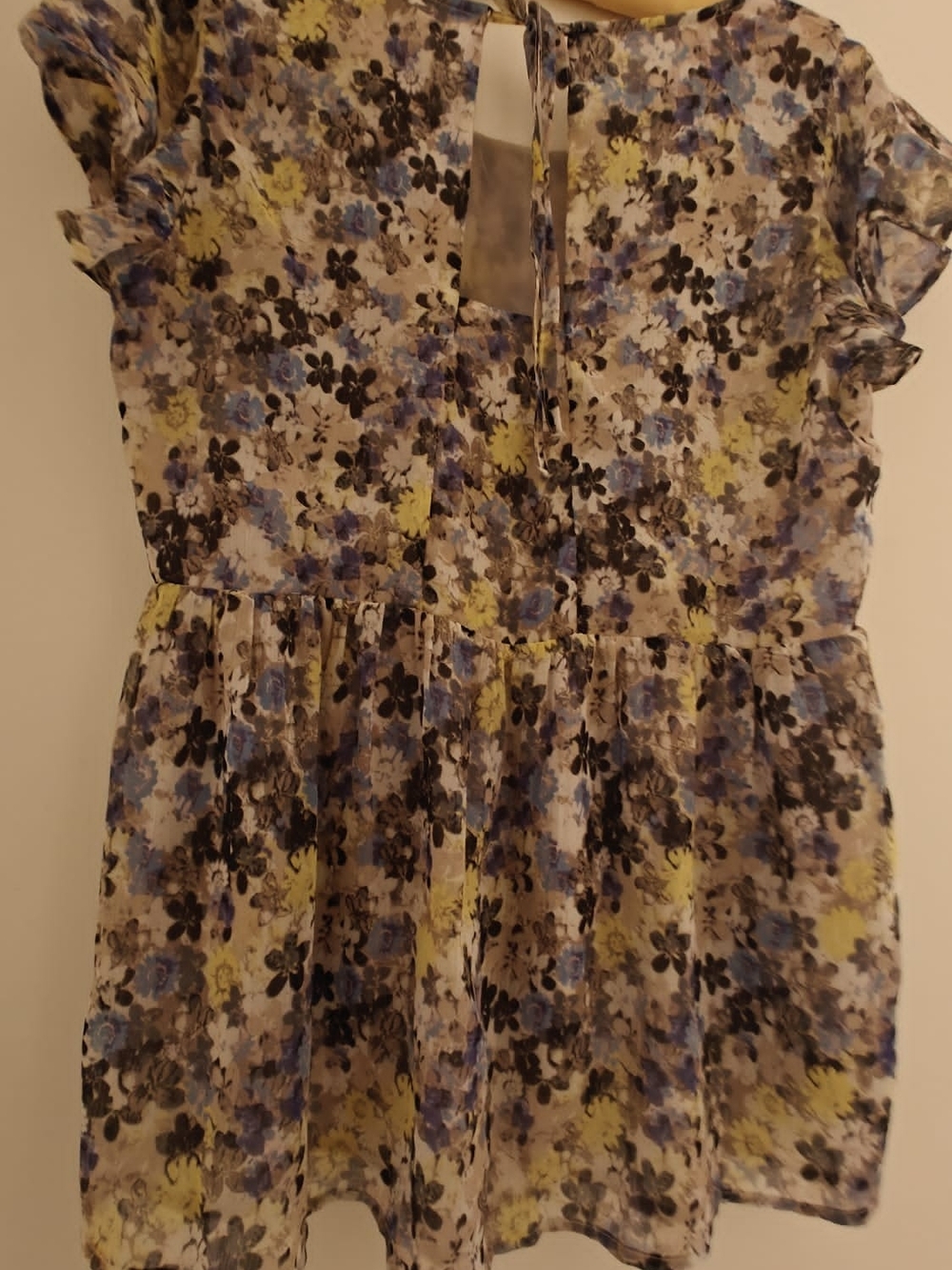 Women's floral top with label